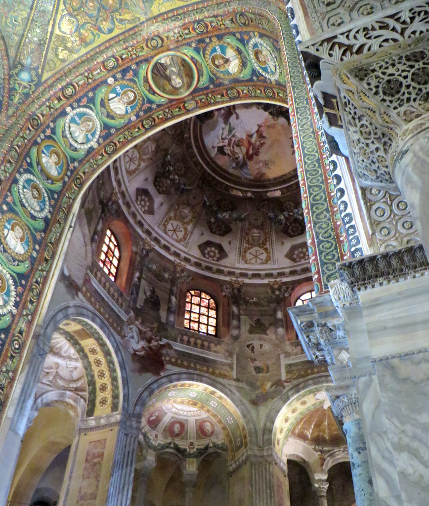 Entre Byzance et âge baroque, presbyterium de la basilique St Vital, VIe siècle, Ravenne, Emilie-Romagne, Italie.