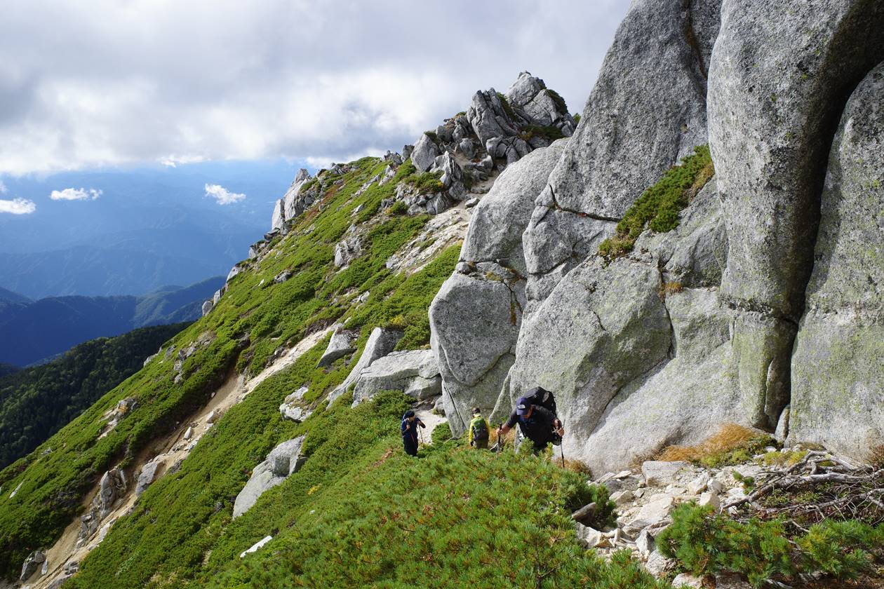 中央アルプス・空木岳登山　山頂の花崗岩