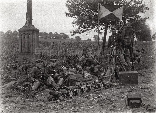 Soldiers of a Telegraphen-Bataillon taking a break