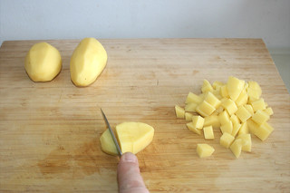 15 - Dice potatoes / Kartoffeln würfeln