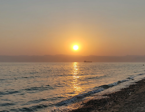 Dusty sunset on the Red Sea in Aqaba by supersky77, Available on Getty:
<a href="https://www.gettyimages.it/detail/foto/sunset-on-the-red-sea-immagine-r