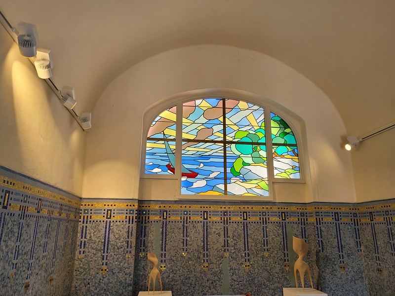 stained glass Laval baths