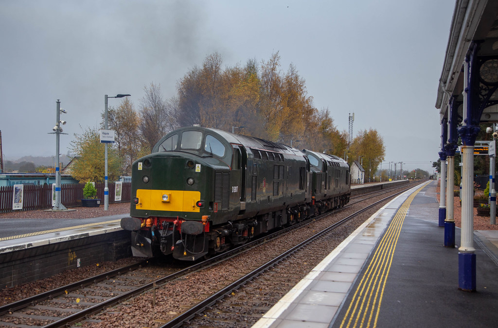 D6851 and D6817 (37667 & 37521) on 0916 Inverness TC to Carlisle light engines movement at Kingussie on 1 Nov 2021