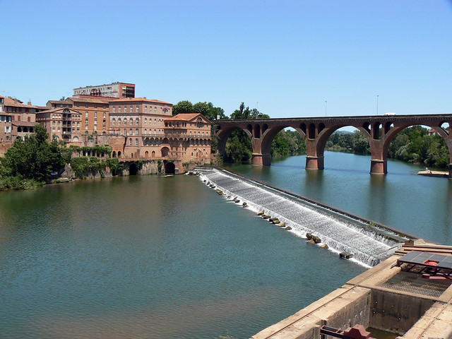 The River Tarn and the Pont du 22 Août 1944, Albi, 13th June 2009