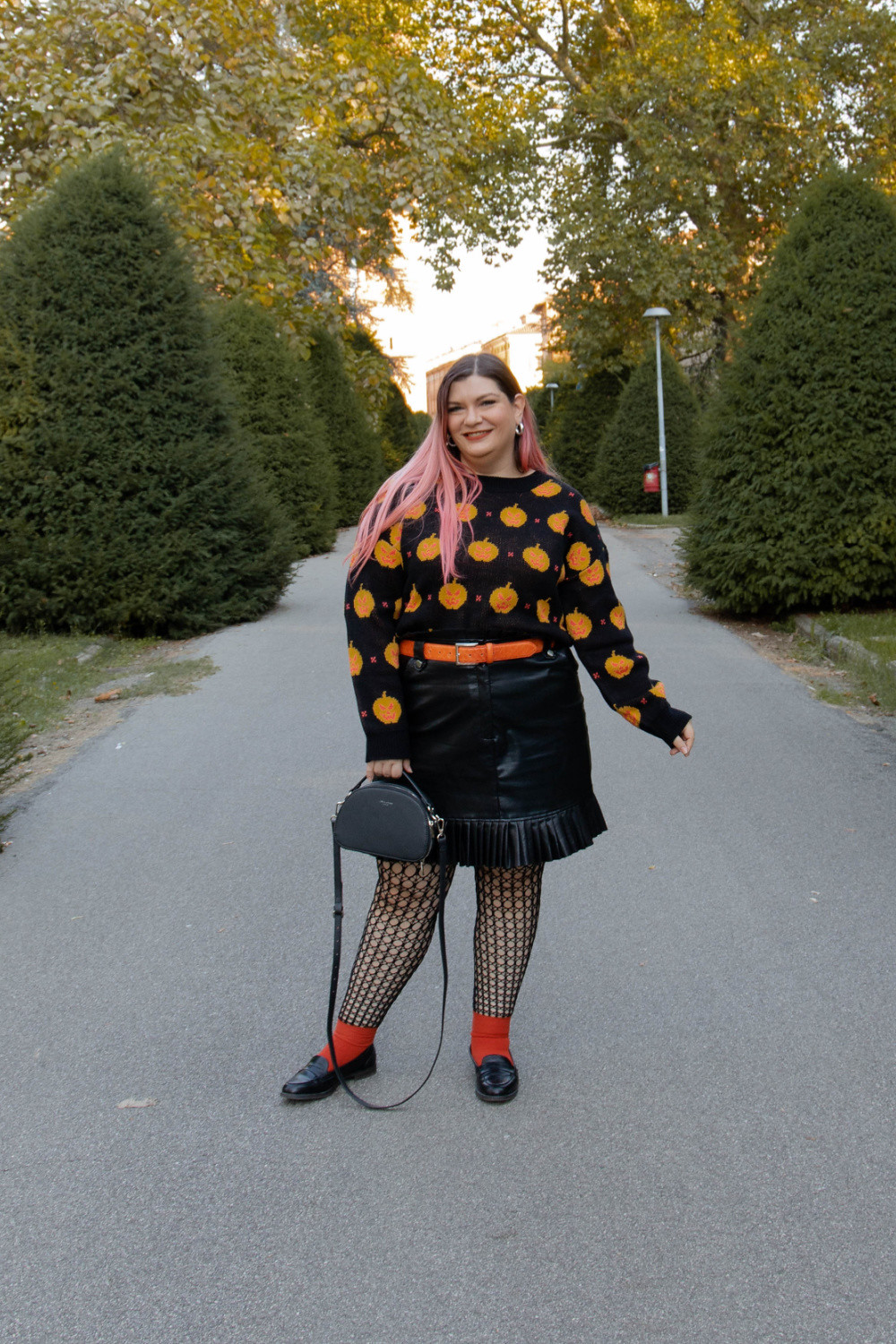 outfit curvy plus size halloween (2)
