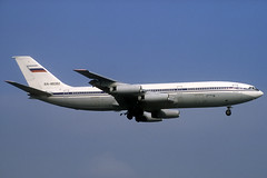 Aeroflot IL-86 RA-86062 BCN 07/10/1995