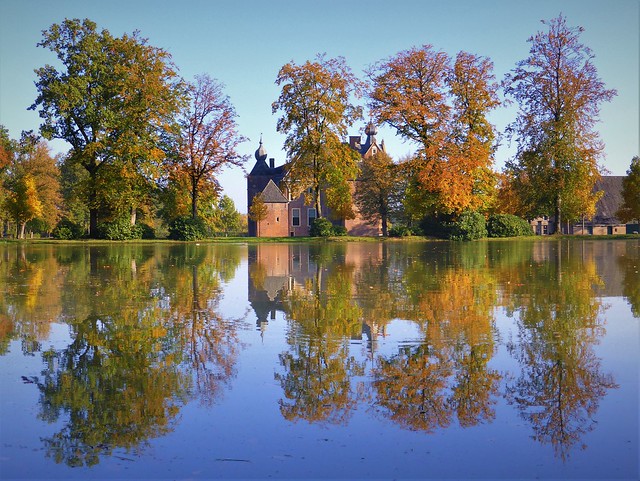 Cannenburg Castle in Autumn