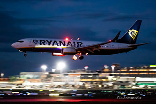 Ryanair 737  Dublin night shoot | by Paul J Harvey