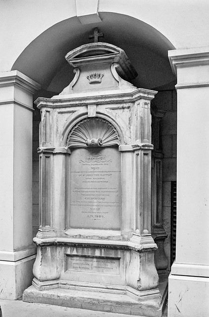 Monument, dead, St John the Baptist, Walbrook, Cloak Lane, City, 1992, 92-1k-64