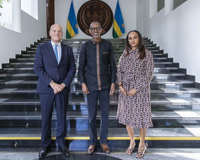 Meeting with Claudio Descalzi, Chief Executive Officer at ENI and Delegation | Kigali, 4 November 2021