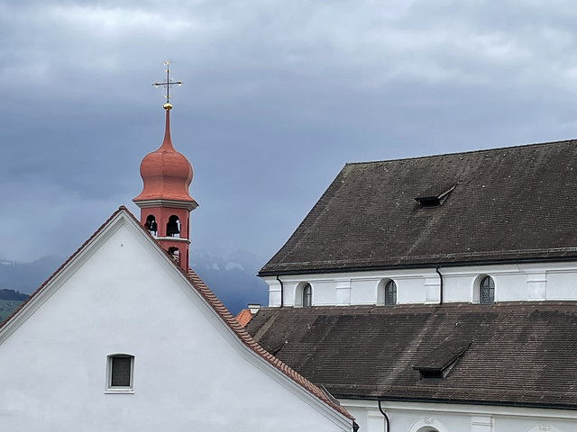 Oberes Beinhaus mit Pfarrkirche