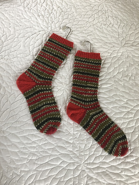Lise (Mattedcat) knit this pair of Christmas socks! Pattern is Trusty Toe Up Socks by Tanis Lavallee k it with West Yorkshire Spinners Signature 4 Ply in Holly Berry and Cayenne!