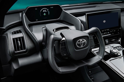SUV elétrico da Toyota com volante tipo “KITT”
