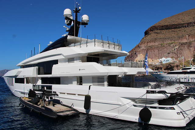 Ouranos super Yacht