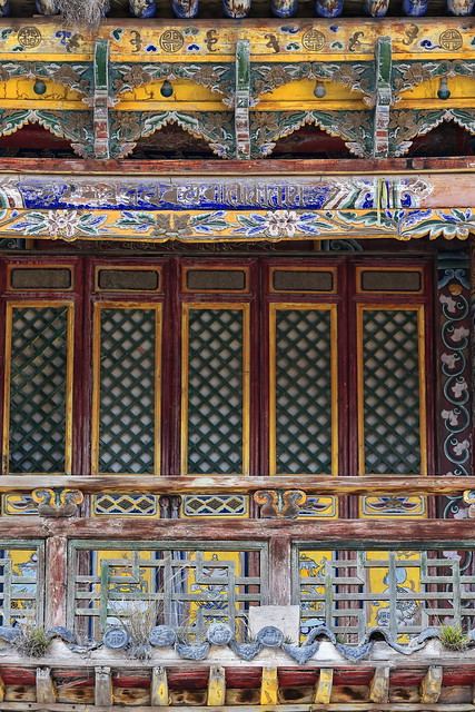 Lattice window in woodcarved polychrome loggia-Shengguo temple. Mati Si-Horse Hoof temple-Zhangye-Gansu-China-1020