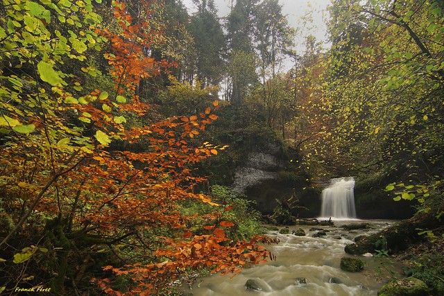 l'Automne sur une Cascade de Rochanon - Bolandoz - Doubs