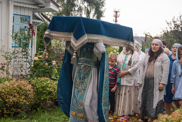 Чин погребения Плащаницы Пресвятой Богородицы. Всенощное бдение 2021 - фото №75