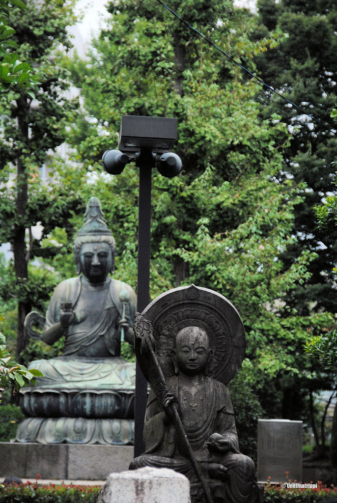 Patsaita temppelillä Tokiossa