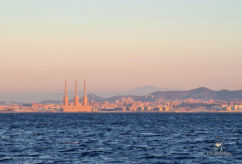 Viendo amanecer en el mar de Barcelona con Boat Experience (11)