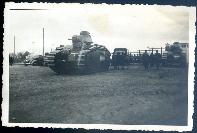 deux chars de combat B1 bis du 47e Bataillon de Chars de Combat (BCC) en avril 1940 à Aubigny-sur-Nère, le Malmaison et le Surcouf.
