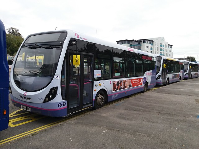 In the middle of a 5 bus line up is First Solent 47578 - SN14 EBO - a Wright Streetlite DF parked at Hilsea Lido