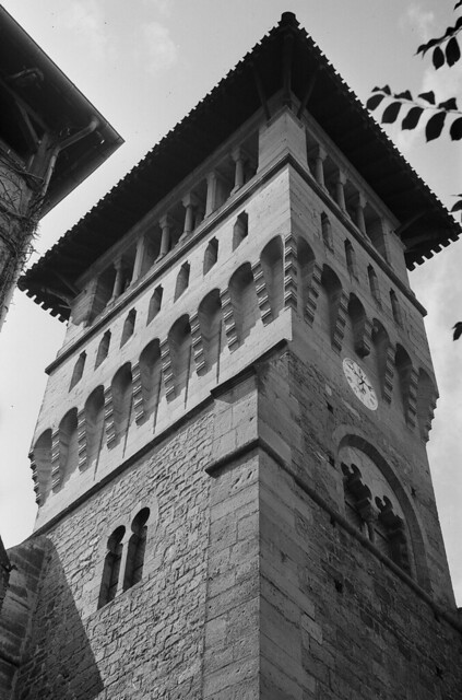 La torre de St. Antonin / A romanesque tower