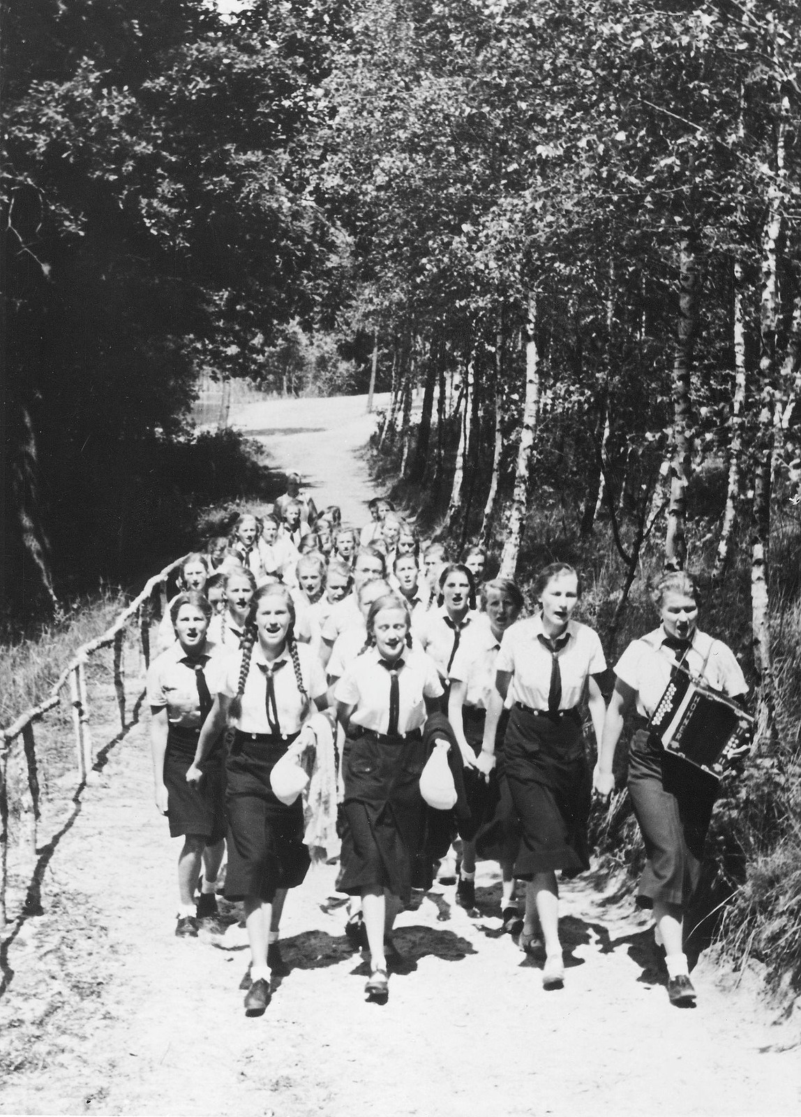 15. «Лиги немецких девушек». В походе