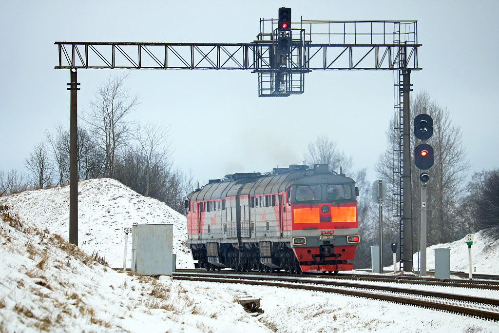 Тепловоз 2ТЭ116-1103 резервом на перегоне Витебск/Чепино.