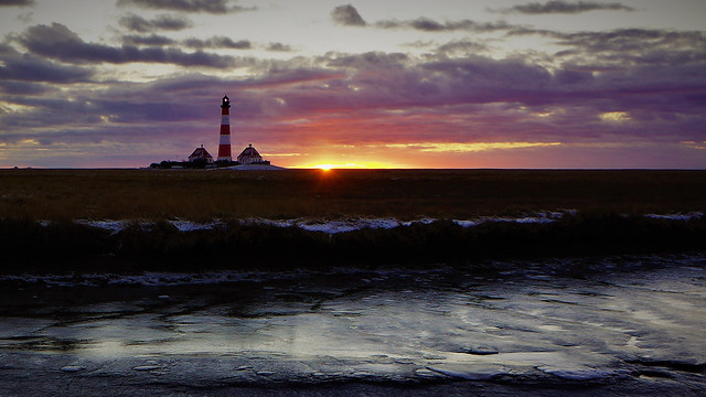 light image overlooking a lighthouse at sunset_DSC09905 (3)