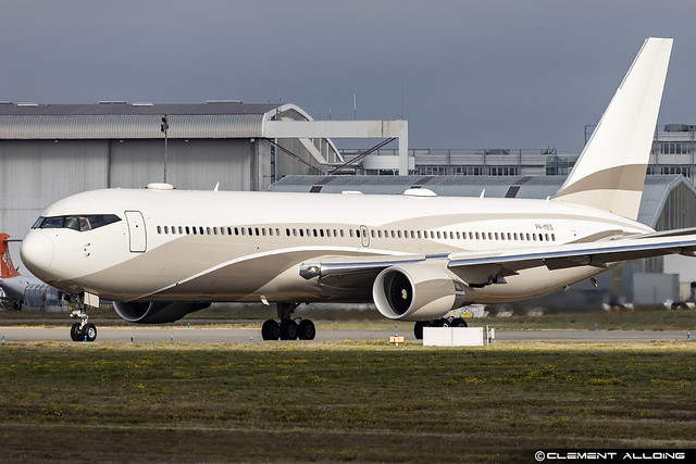 Global Jet Luxembourg // Roman Abramovich Boeing 767-33AER cn 33425 / 909 P4-MES