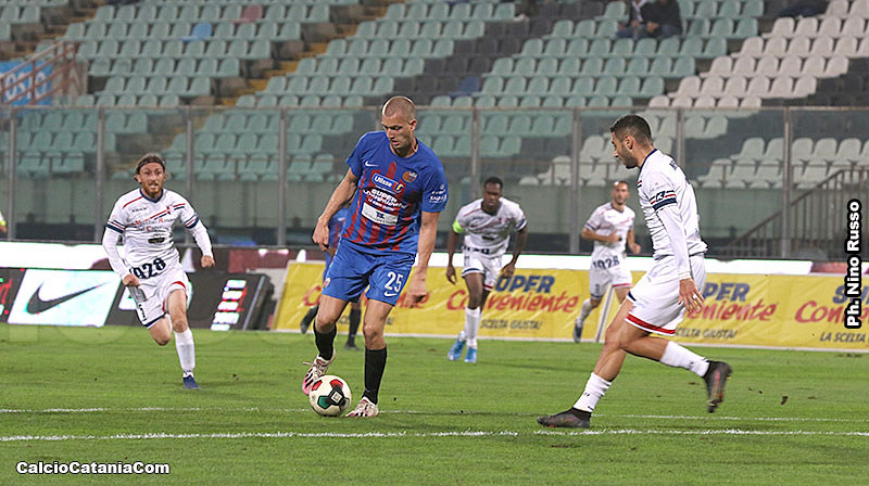 Leon Sipos, in azione nella gara di andata, probabile partenza dal 1' minuto