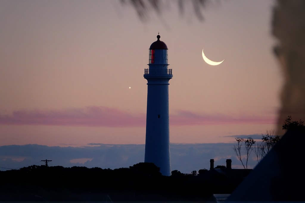 Moon & Venus conjunction - Composite of 2 shots at approx same time. Split Point lighthouse