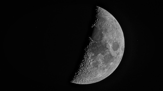 Monochrome Moon Waning at 45%