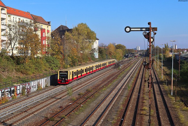 S-Bahn Berlin 484 002 + 483 002 - Berlin Neukölln