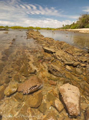 australia queensland herveybay landscape seascape rocks ledges sea water canon