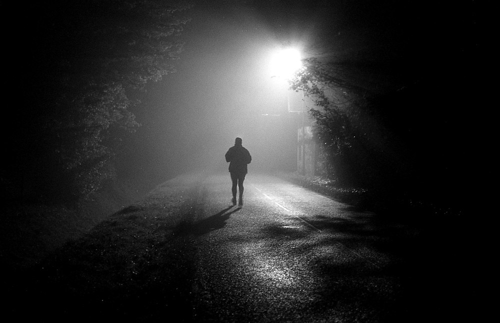 Footing de nuit. | Leica R6, Summicron 50 mm, Ilford Pan 400… | Flickr