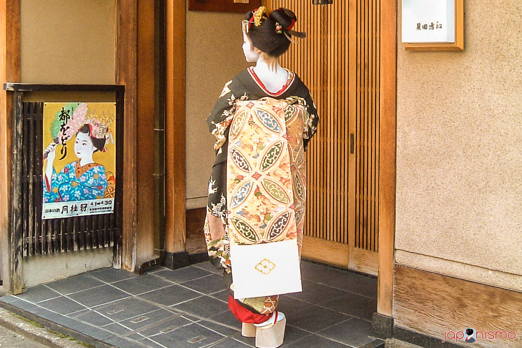 Omisedashi de la maiko Takachisa en la okiya Kaida