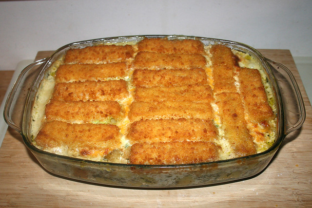 20 - Fish fingers gnocchi spinach casserole - Finished baking / Fischstäbchen Auflauf mit Gnocchi & Spinat - Fertig gebacken