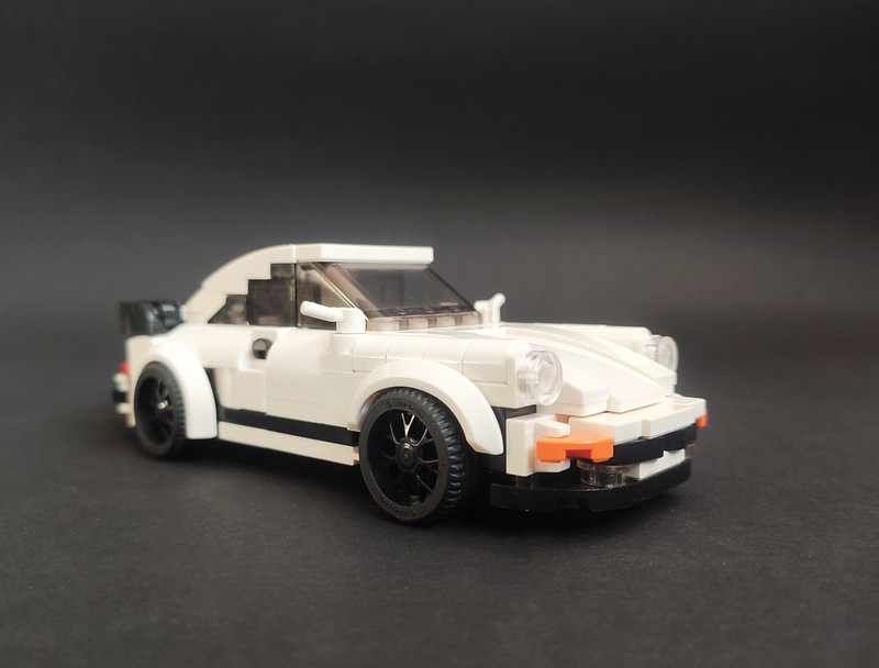 1984 Porsche 911 Carrera minifig scale