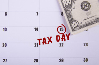 100 dollar banknote and Tax Day text on the calendar | by wuestenigel