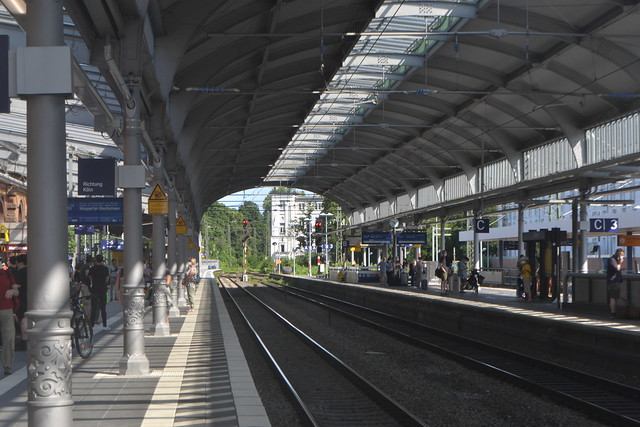 Bonner Hauptbahnhof im Sommer (141FJAKA_7222)