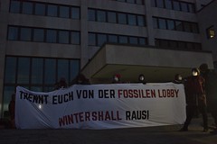 Banner vor der Wintershall-Konzernzentrale
