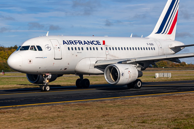 Air France / A318 / F-GUGI / LFRS 03