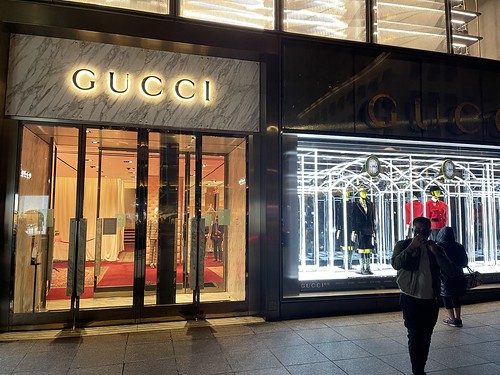 Gucci Store 725 5th Ave, New York, NY 10022 | #RockefellerCe… | Flickr