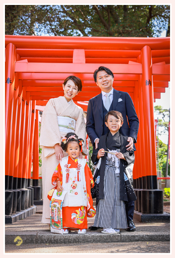 川原神社で七五三　兄弟でダブルのお祝い　5才の男の子と3才の女の子