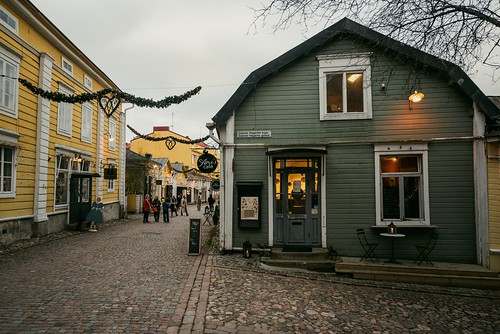 porvoo finland oldtown oldhouse woodenbuilding street streetview travel architecture town
