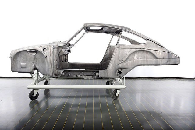 Theon-Design-restores-classic-Porsche-911s-to-perfection-30