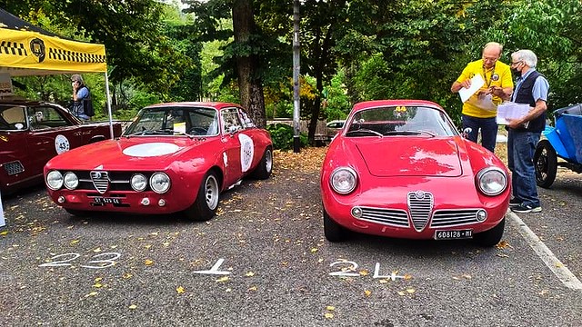 1971 Alfa Romeo GTAM 2000 e 1961 Alfa Romeo Giulietta SZ