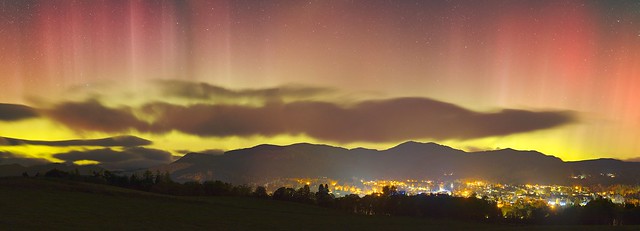 Aurora borealis over Pitlochry, 2021-11-04