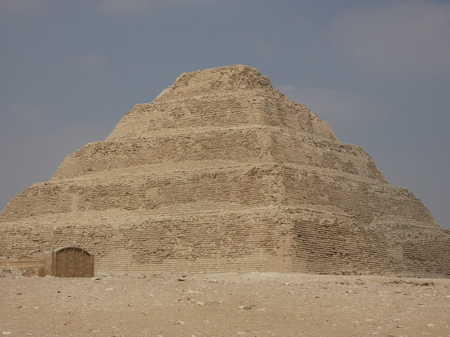 Pirámide escalonada de Zoser en Saqqara (Egipto)